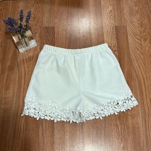 Monteau Medium White Lace Shorts